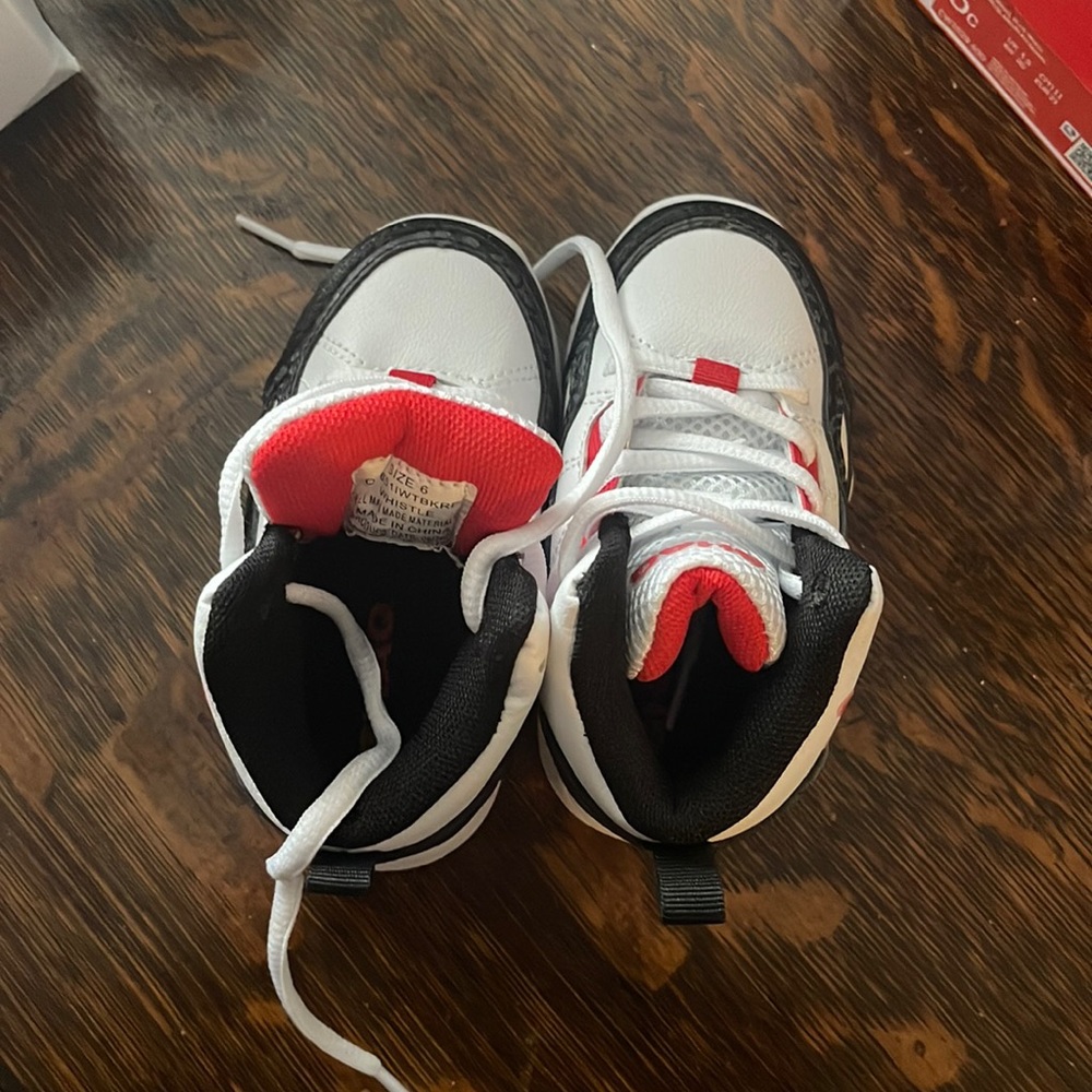 Size 6 kids shoes never worn.